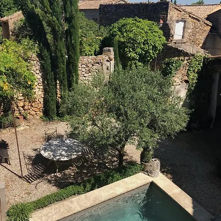 La Maison Blanche Uzes Bed and breakfast