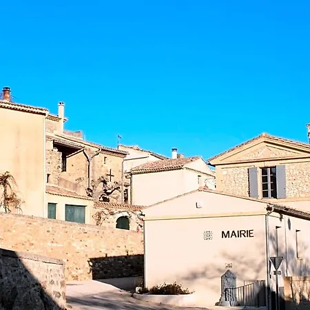 La Maison Blanche Uzes Bed & Breakfast 3*