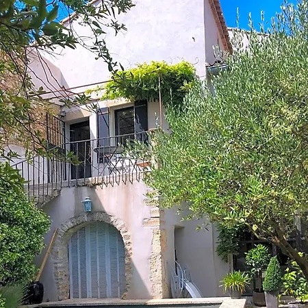 La Maison Blanche Uzes 3* La Bastide-dʼEngras