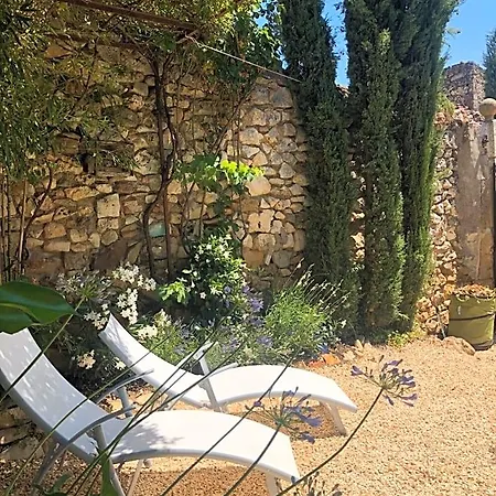 La Maison Blanche Uzes 3* La Bastide-dʼEngras