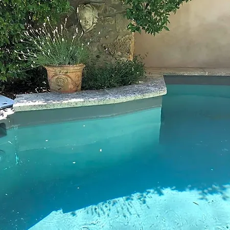 La Maison Blanche Uzes Bed & Breakfast
