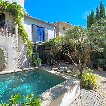 Bed & Breakfast La Maison Blanche Uzes 3*