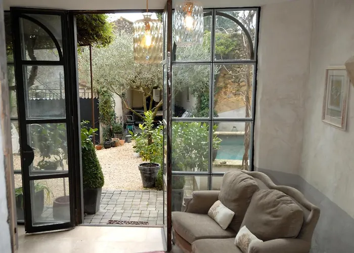 فندق مبيت وإفطار La Maison Blanche Uzes La Bastide-dʼEngras