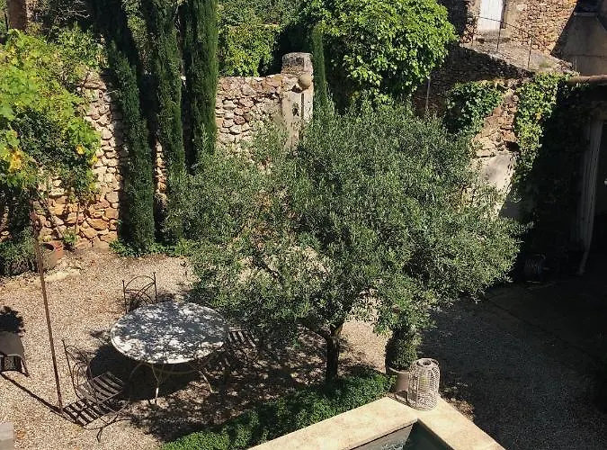 La Maison Blanche Uzes فندق مبيت وإفطار