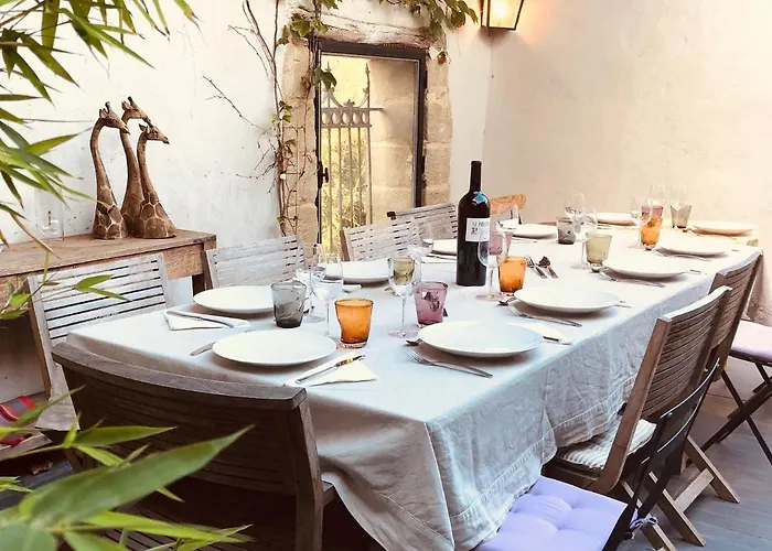 فندق مبيت وإفطار La Maison Blanche Uzes La Bastide-dʼEngras